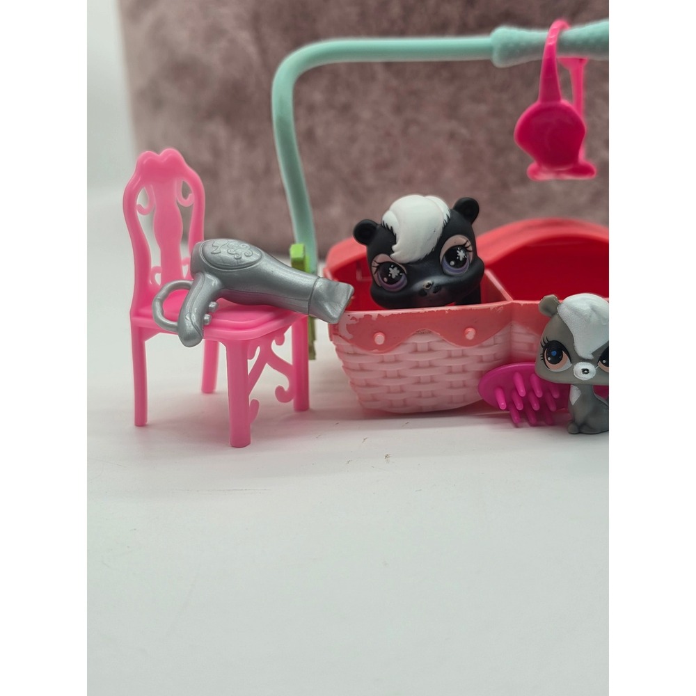Littlest Pet Shop Skunk Family Set #85 #2694 Accessories Basket Hasbro - Picture 4 of 16